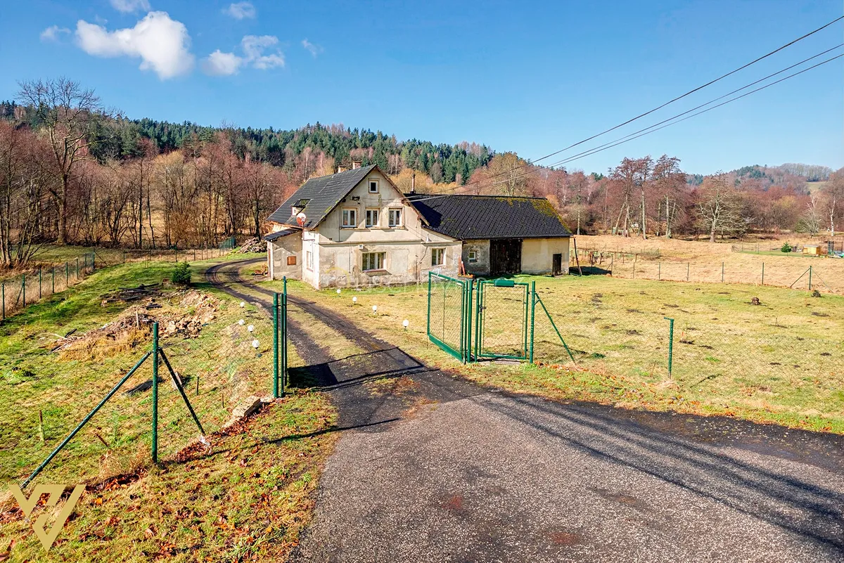 Prodej rodinného domu 420 m², pozemek 3375 m²